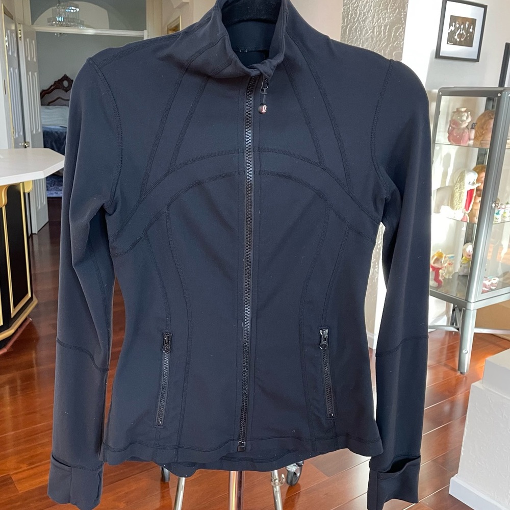 Lululemon black zip up jacket 6